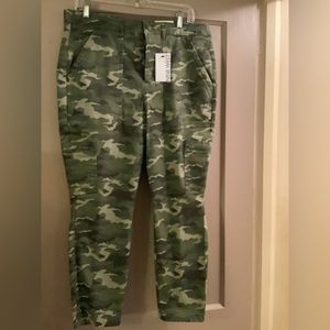 NINE WEST CAMO CARGO 14 Short